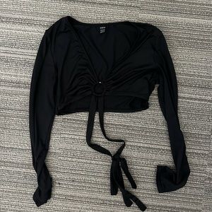 Black Tie Long-sleeve Crop Top